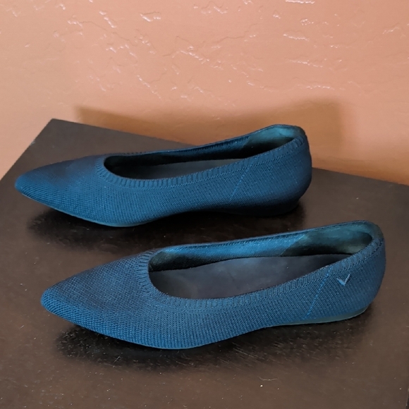 Vivaia Aria Navy Pointed Toe Ballet Flat Size 39.5/8.5 knit rubber outsole - Picture 2 of 7